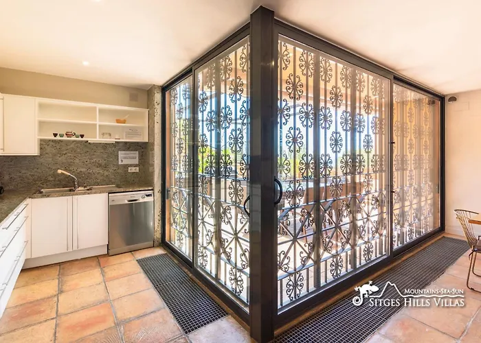 Vila Dumas With Amazing Sea Views, Ac And Private Pool