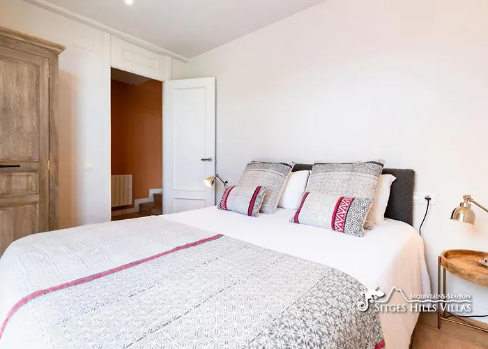 Dumas With Amazing Sea Views, Ac And Private Pool Villa Sitges